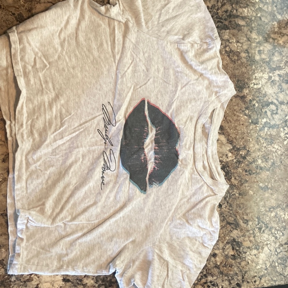 Marilyn Monroe “signed” crop top, medium, gray with lipstick
